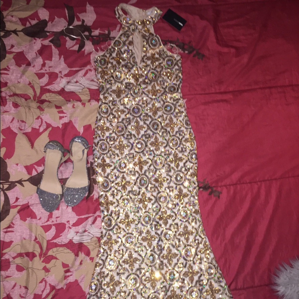 I’m selling a dress